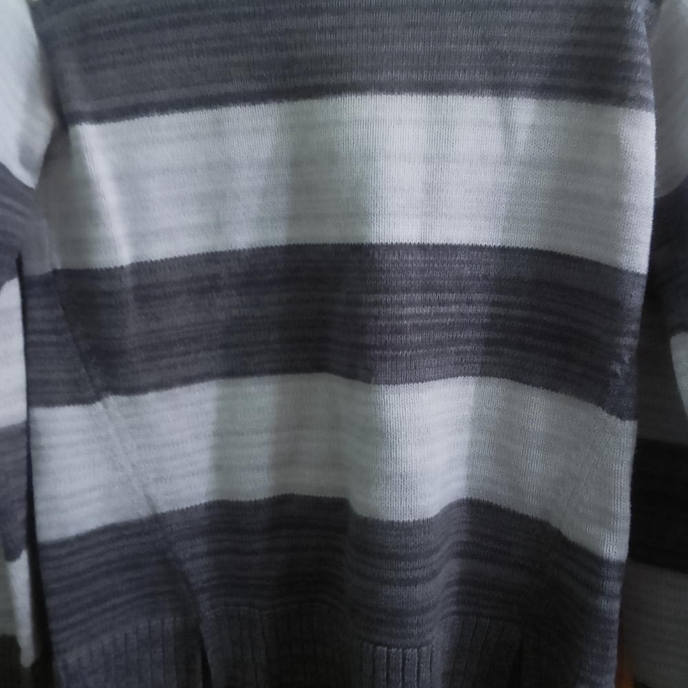 Striped Gray and Yellow Women'sLiz Claiborne Knitted Pullover Sweater Size Small - Picture 7 of 8